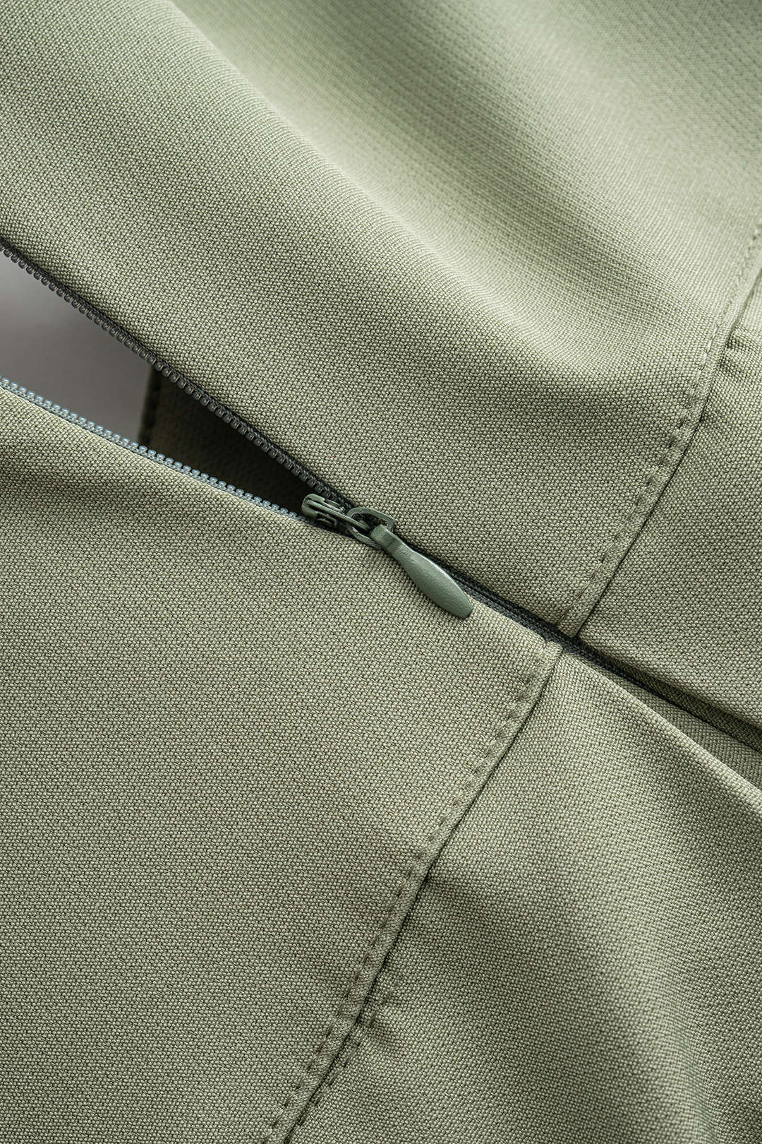 Ruched Stretch Fabric Zippered Skirt