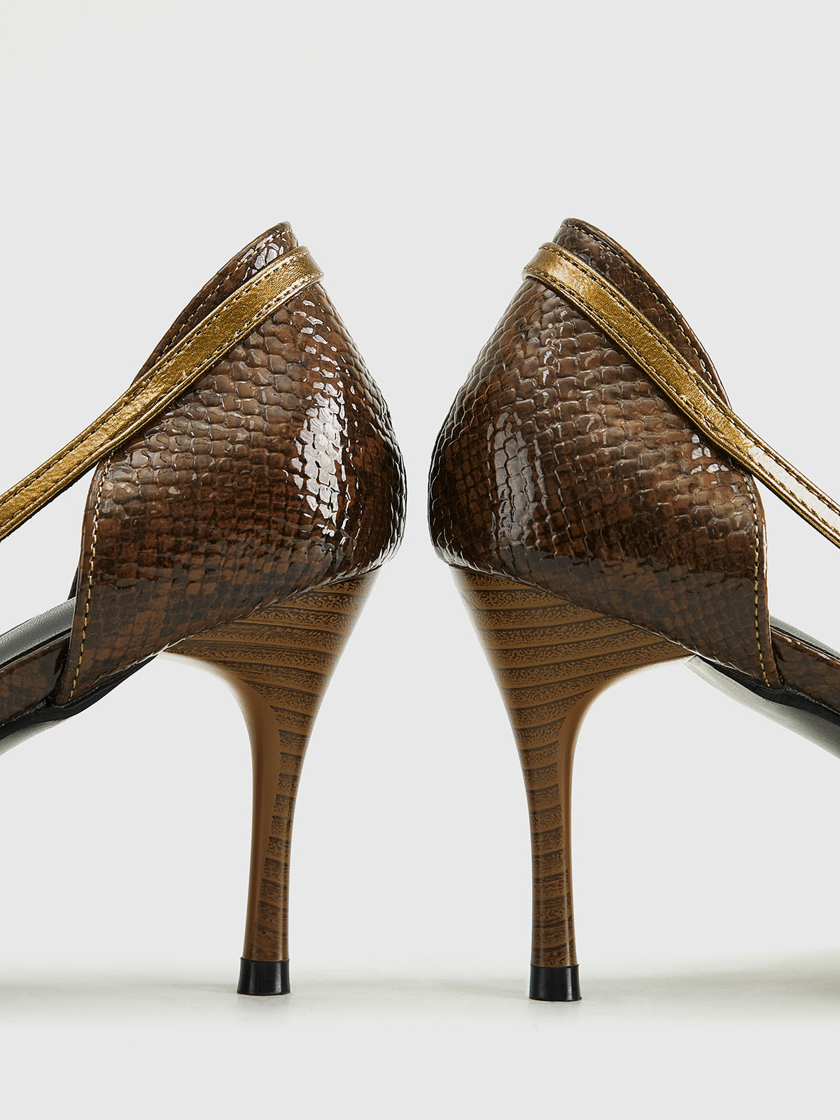 Snakeskin Print Buckle Detail Pumps