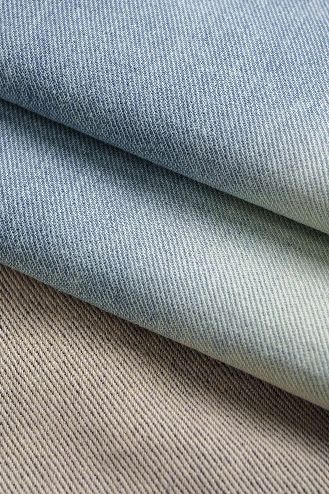 Frayed Hem Slim Fit Jeans